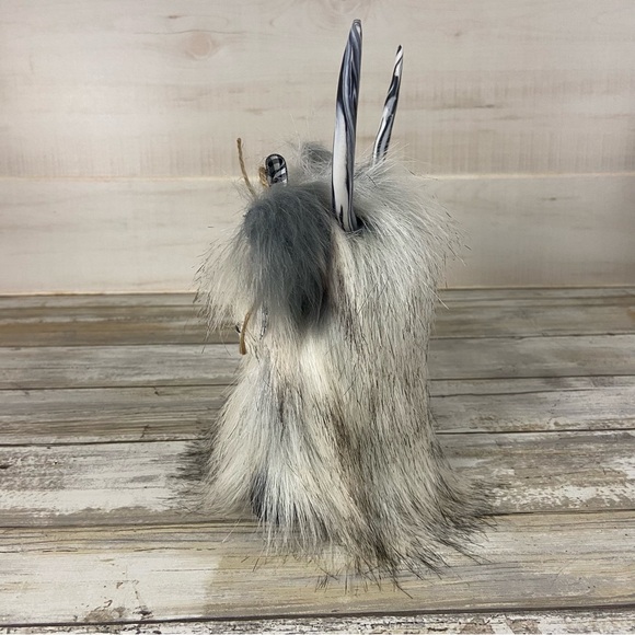 Highland Cow Coo Gnome White Multicolor Faux Fur Handmade Gingham Bow Flower - Picture 8 of 11